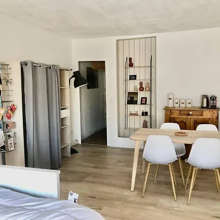 Lejlighed Calme Au Coeur Du Village Lunel-Viel